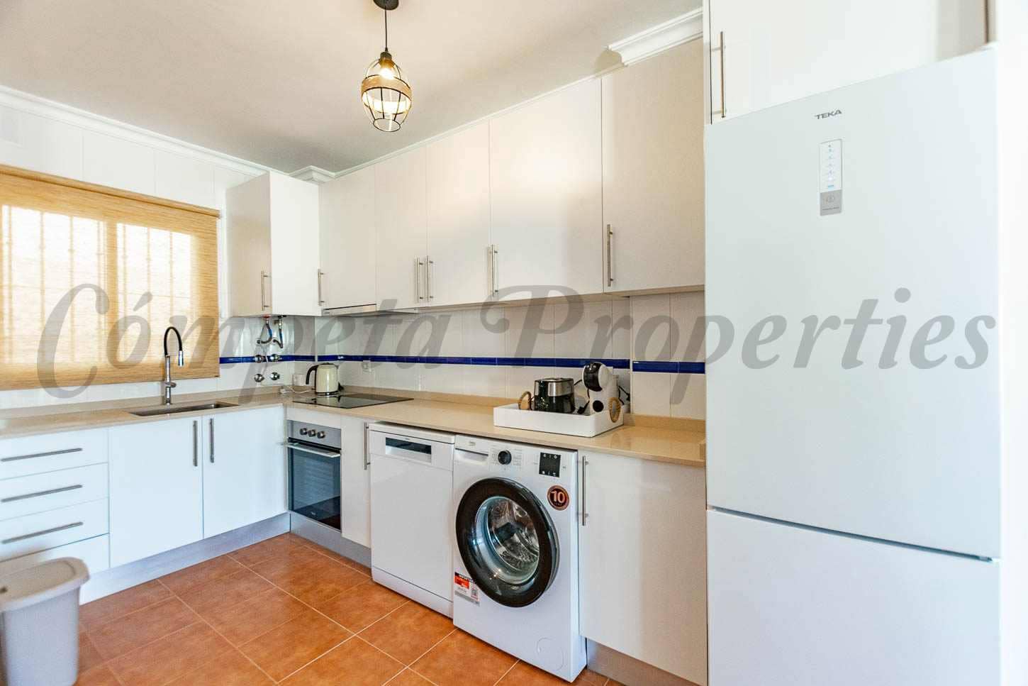 2 soveværelse Lejlighed til leje i Competa med swimmingpool garage - € 875 (Ref: 10064926)