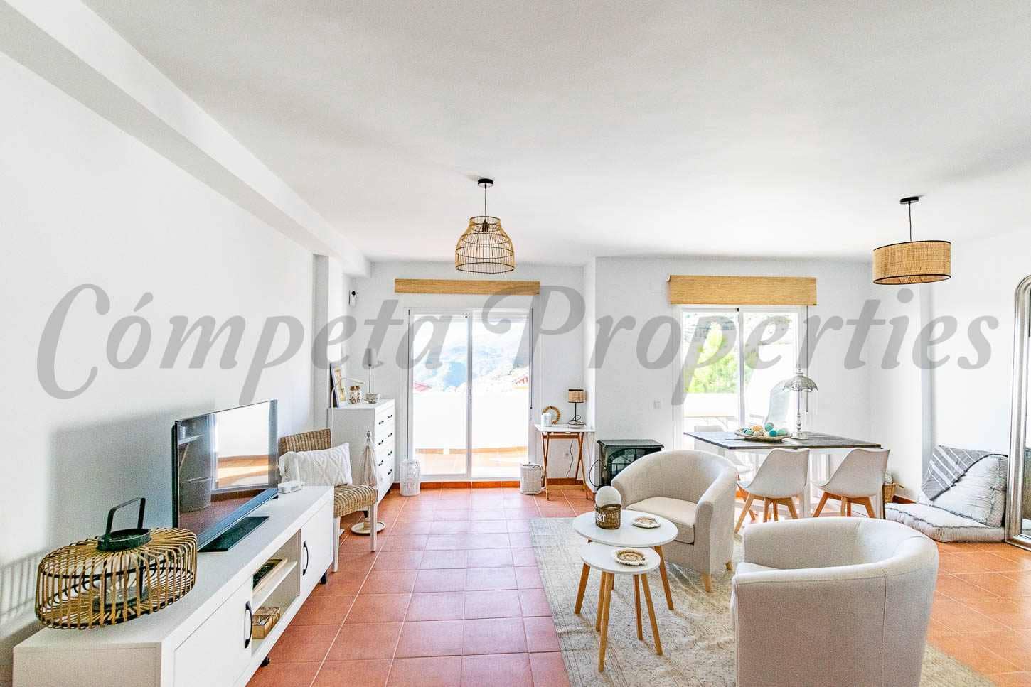 2 soveværelse Lejlighed til leje i Competa med swimmingpool garage - € 875 (Ref: 10064926)