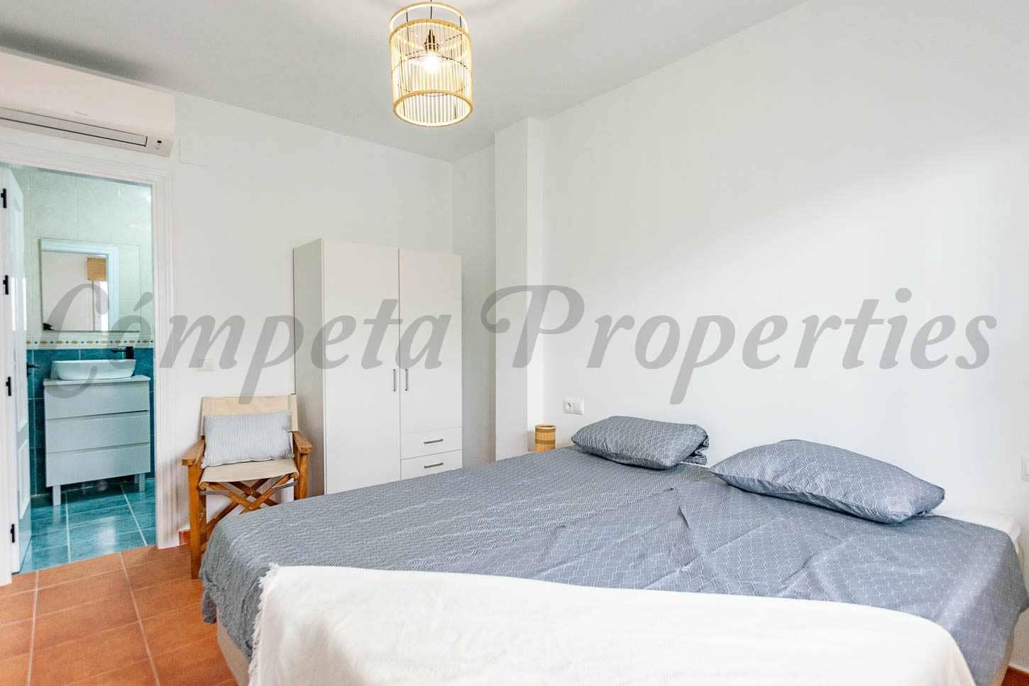 2 soveværelse Lejlighed til leje i Competa med swimmingpool garage - € 875 (Ref: 10064926)