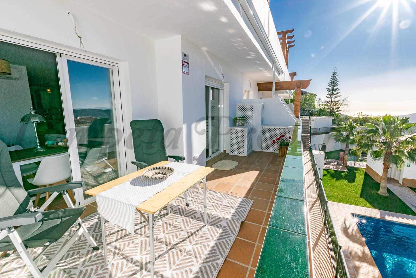 2 soveværelse Lejlighed til leje i Competa med swimmingpool garage - € 875 (Ref: 10064926)