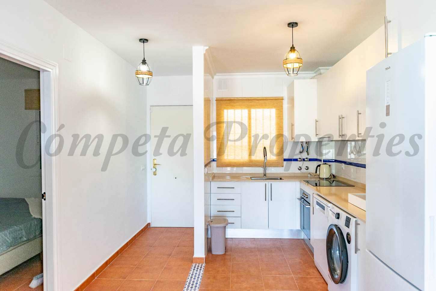 2 soveværelse Lejlighed til leje i Competa med swimmingpool garage - € 875 (Ref: 10064926)