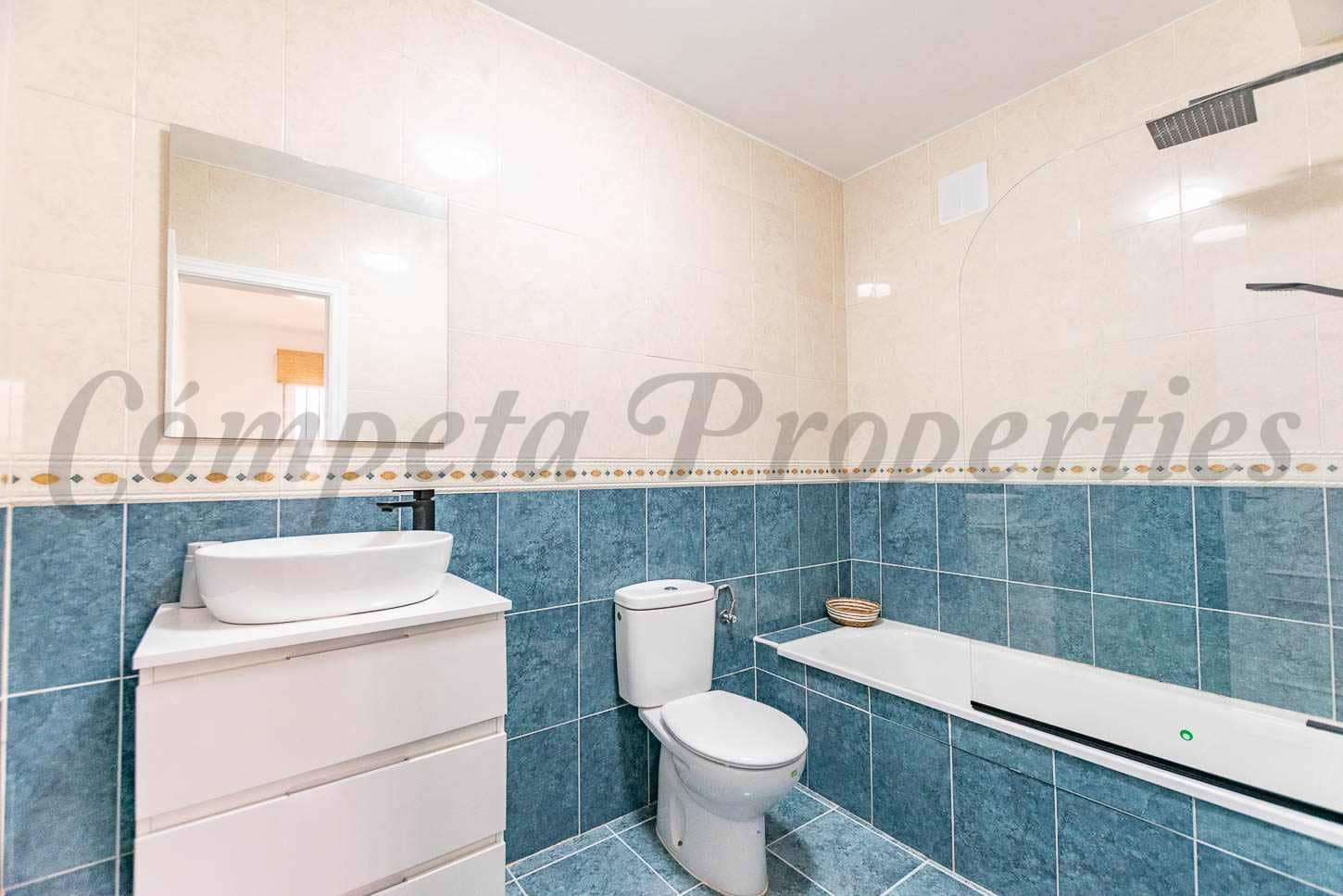 2 soveværelse Lejlighed til leje i Competa med swimmingpool garage - € 875 (Ref: 10064926)