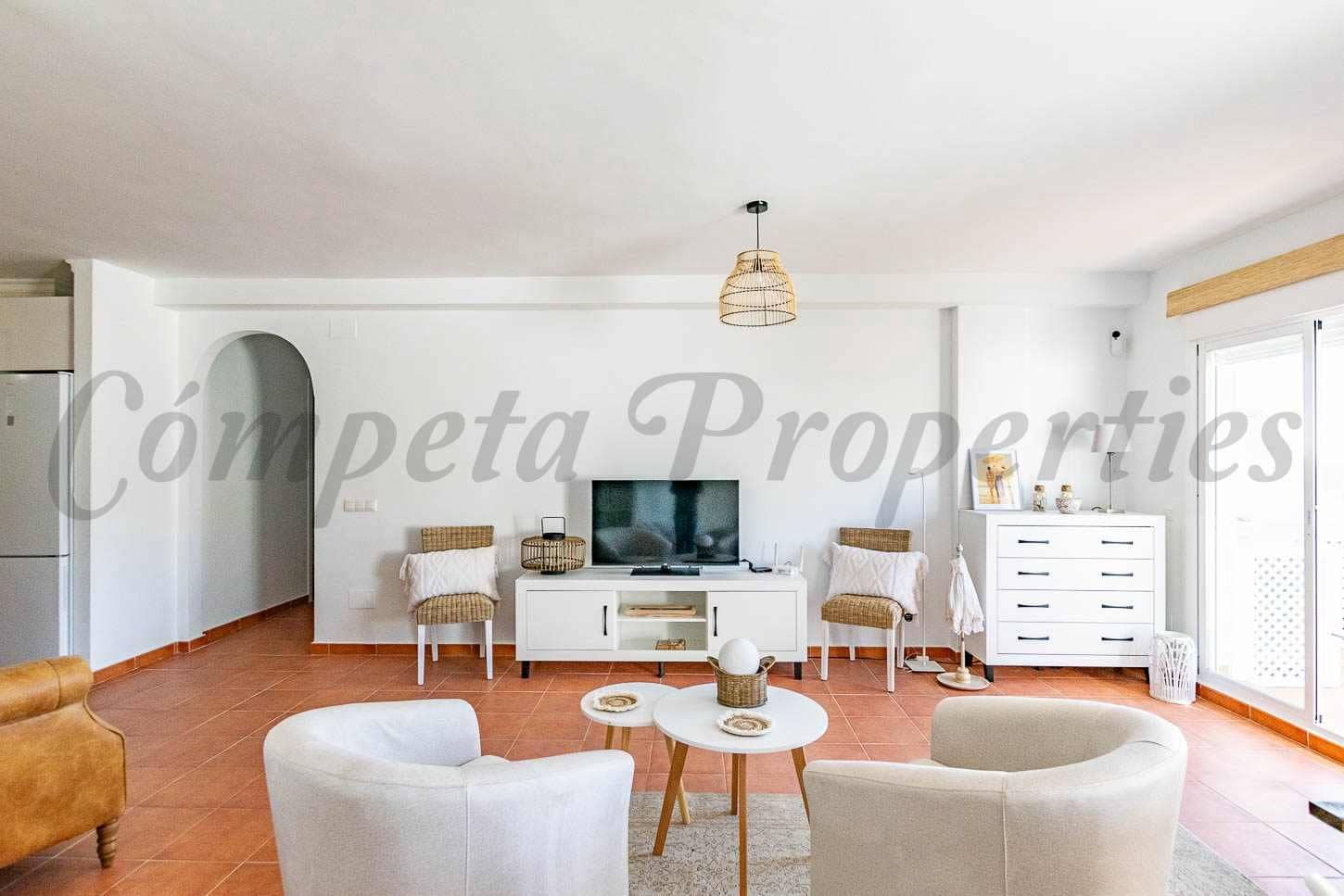 2 bedroom Apartment for rent in Competa with pool garage - € 875 (Ref: 10075674)