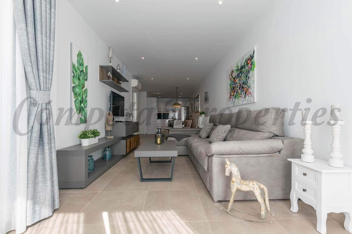   3 soveværelse   ferieLejlighed i Competa   med   swimmingpool  garage  - € 700 (Ref: 10075681)