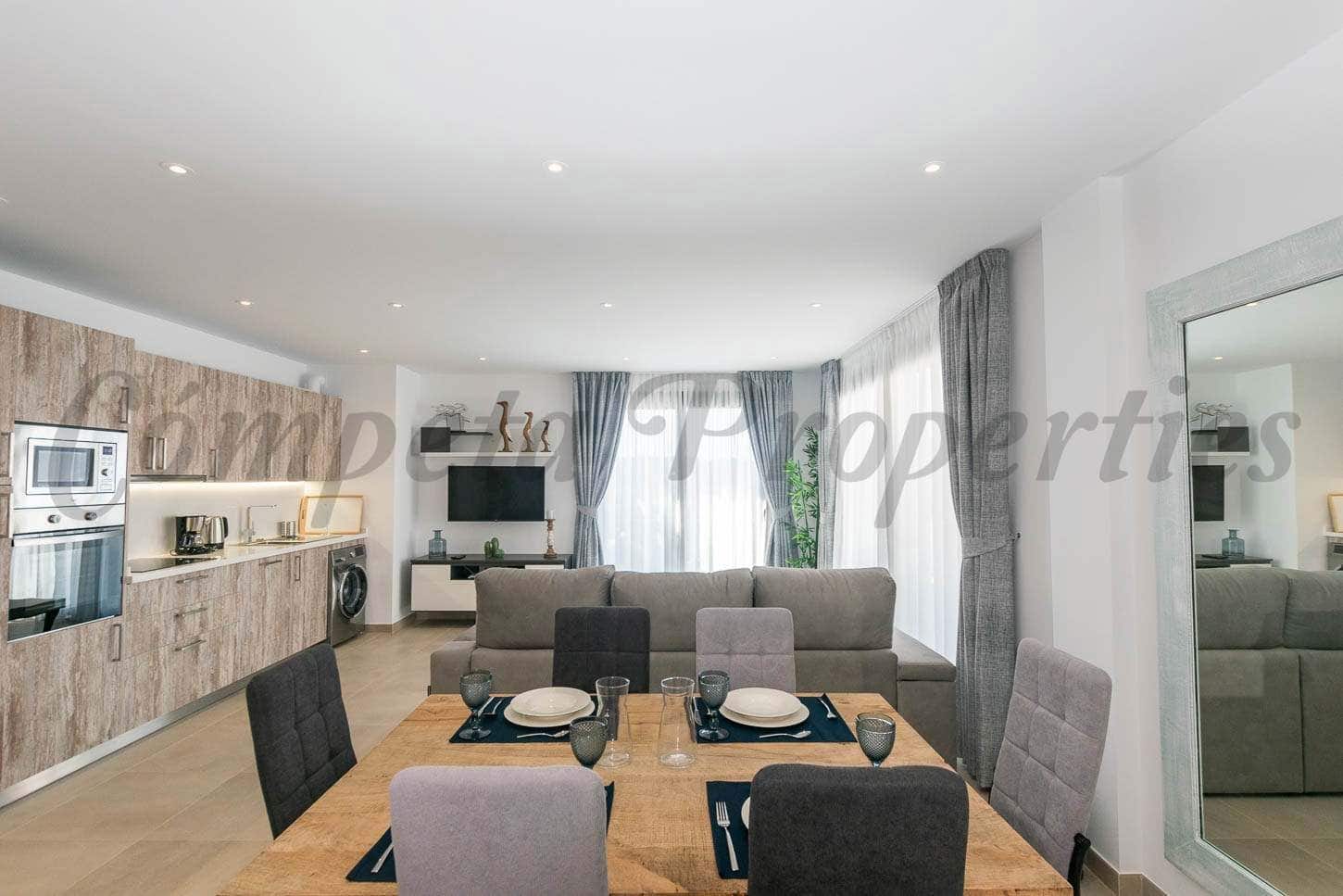   2 soveværelse   ferieLejlighed i Competa     - € 700 (Ref: 10075683)