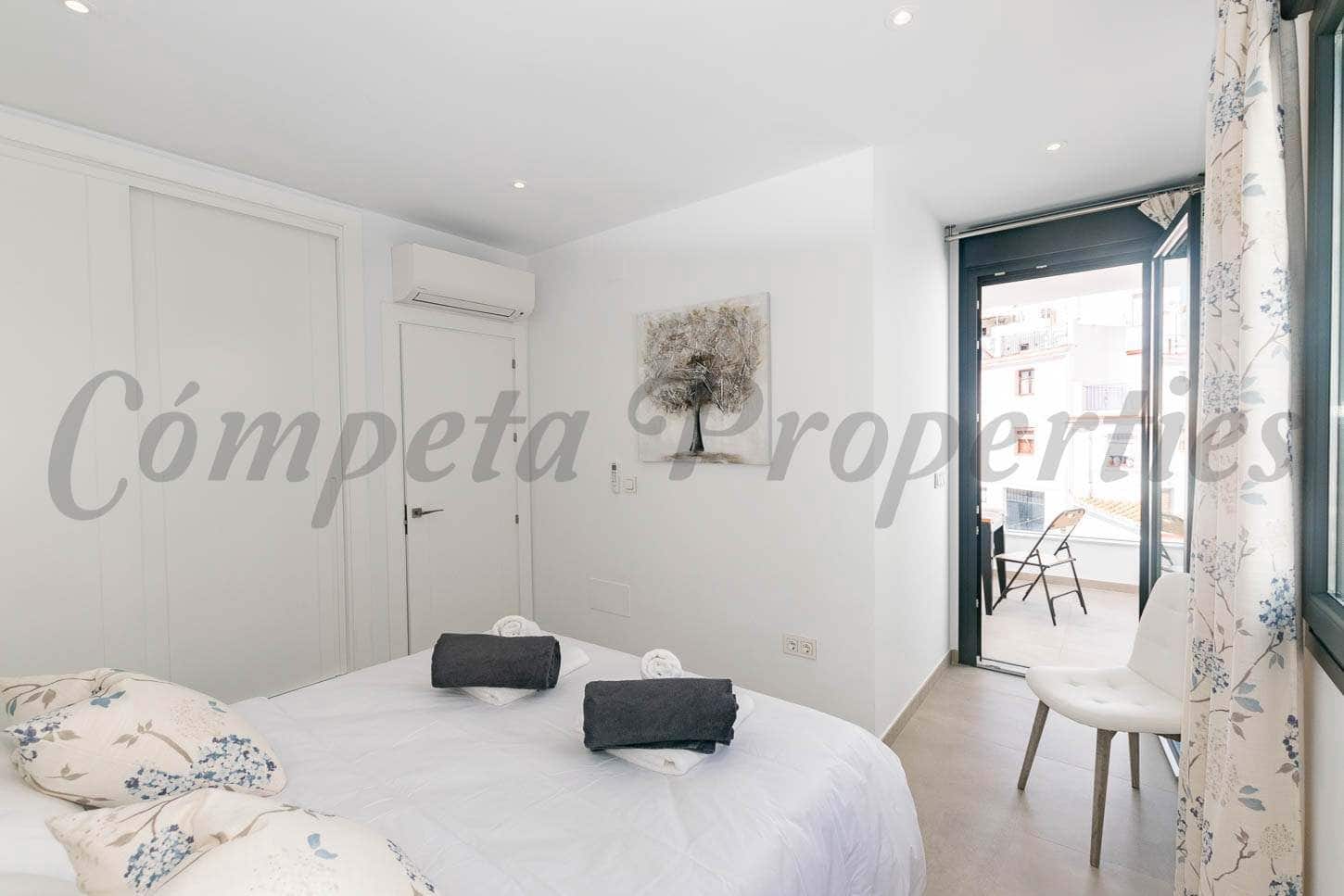   2 soveværelse   ferieLejlighed i Competa     - € 700 (Ref: 10075683)