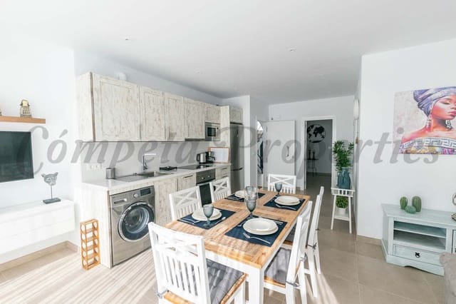   2 soveværelse   ferieLejlighed i Cómpeta med   swimmingpool  garage  - € 800 (Ref: 10075684)