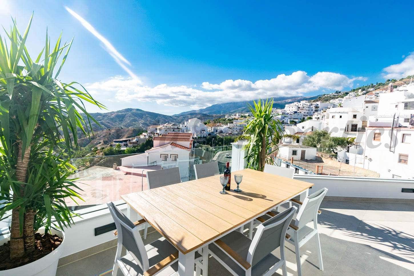   1 soveværelse   ferieLejlighed i Competa   med   swimmingpool  garage  - € 600 (Ref: 10075685)