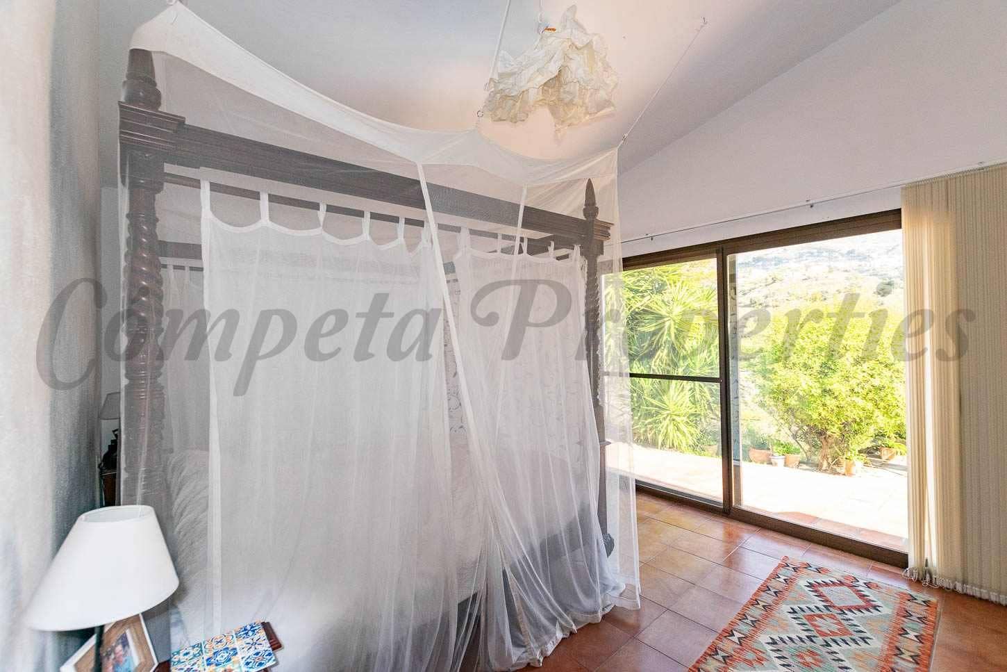 3 chambre Finca/Maison de Campagne à vendre à Archez avec garage - 310 000 € (Ref: 10075686)