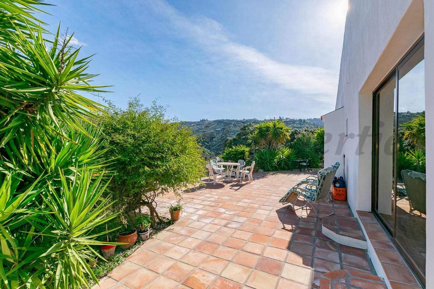 3 chambre Finca/Maison de Campagne à vendre à Archez avec garage - 310 000 € (Ref: 10075686)