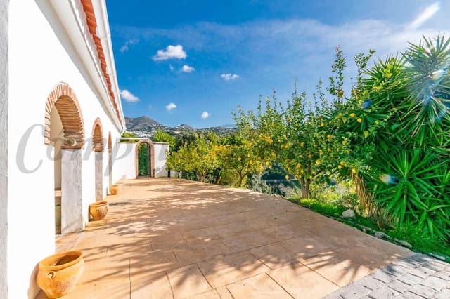 3 slaapkamer Finca/Landhuis te koop in Archez met garage - € 310.000 (Ref: 10075686)