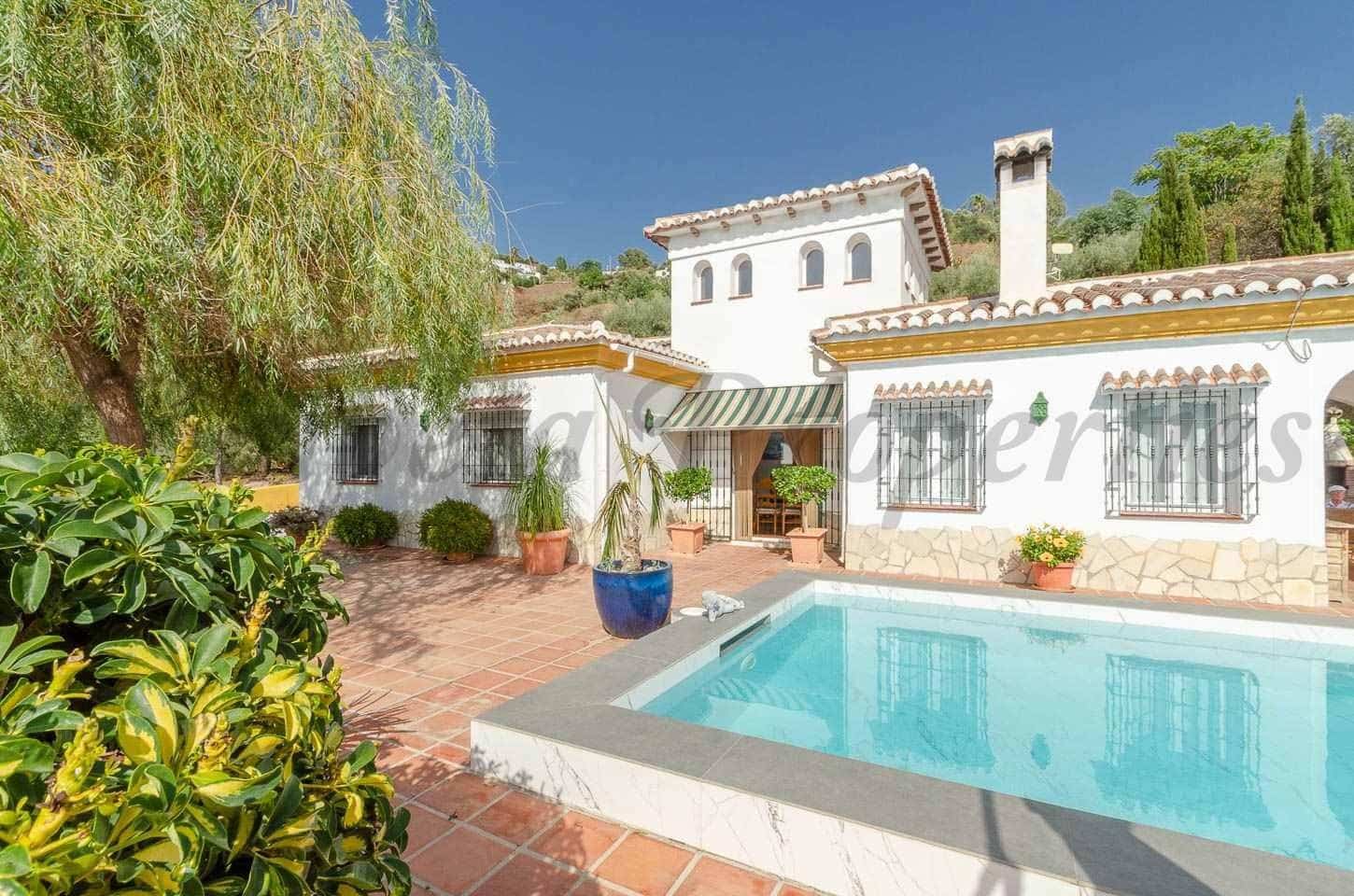 3 camera da letto Finca/Casa di Campagna in vendita in Competa con piscina garage - 525.000 € (Rif: 10075687)