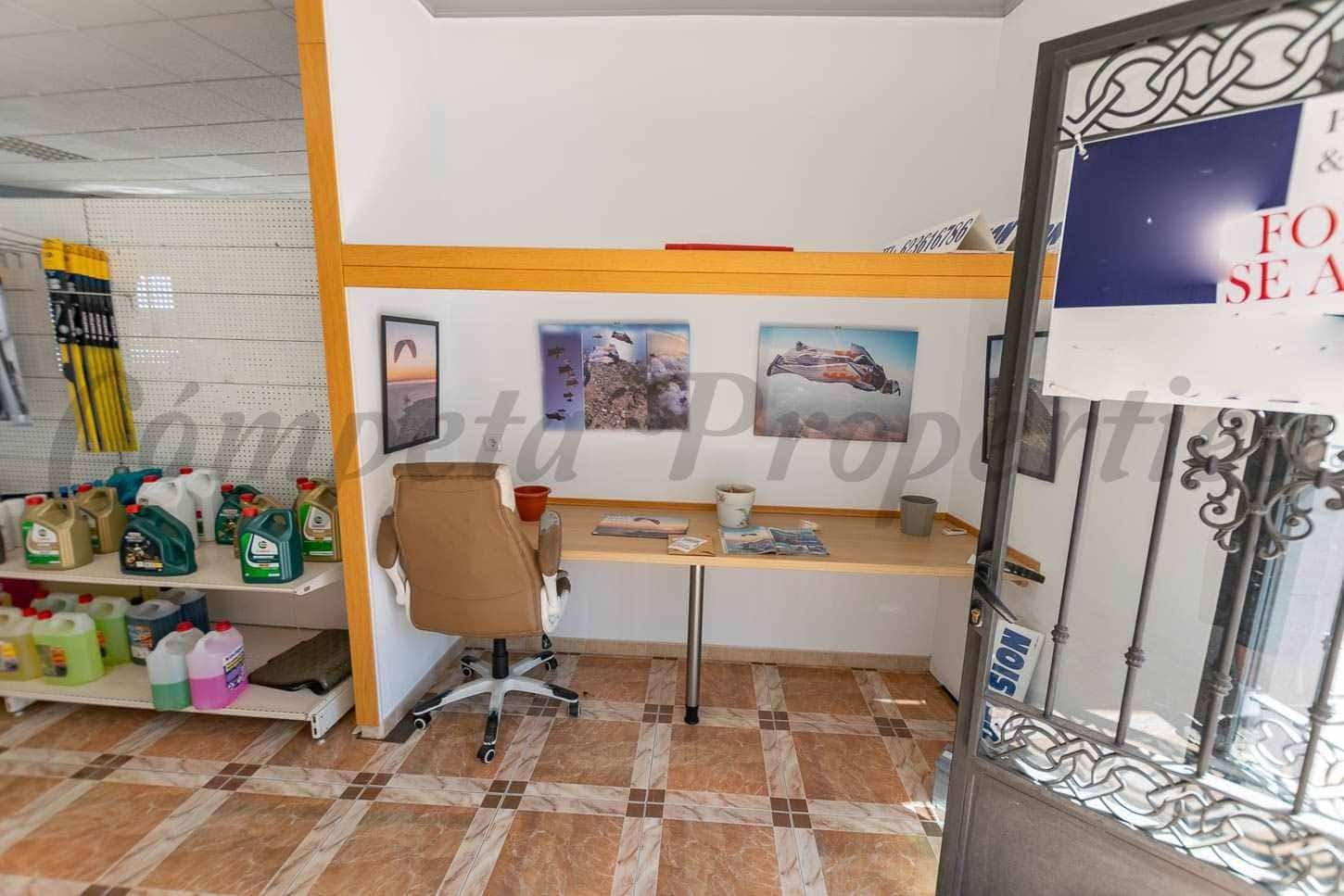 Commerciale da affittare in Competa - 1.400 € (Rif: 10075697)