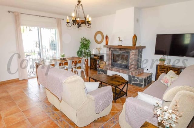 Finca/Maison de Campagne de 3 chambres à louer à Canillas de Albaida avec piscine - 1 875 € (Ref: 10075703)