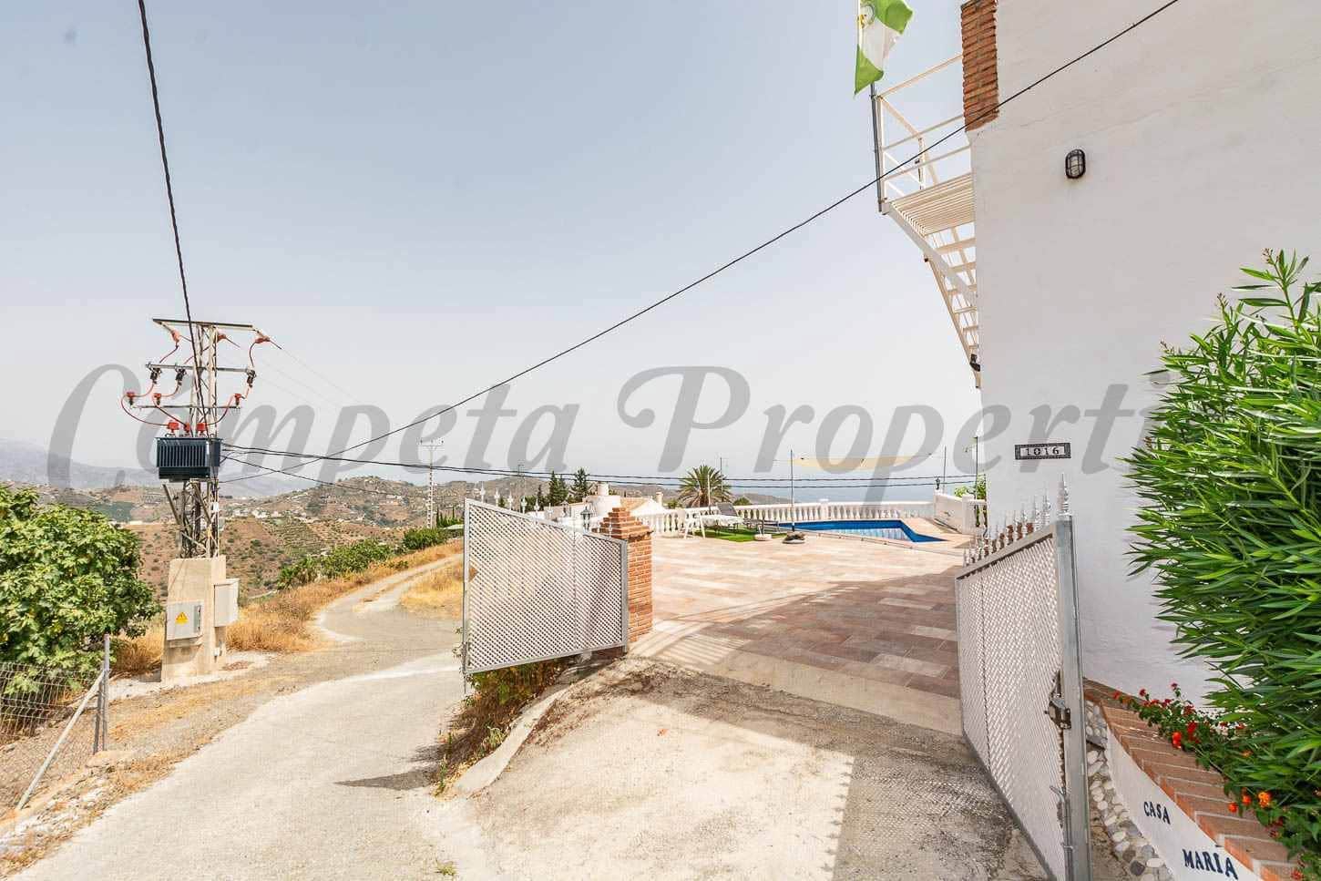 3 soveværelse Finca/Landehus til salg i Torrox med swimmingpool garage - € 290.500 (Ref: 10075710)