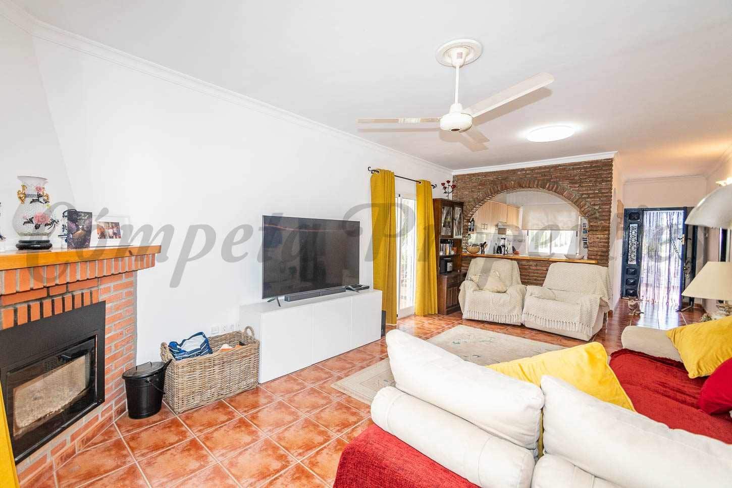 5 soveværelse Finca/Landehus til salg i Torrox med swimmingpool garage - € 460.000 (Ref: 10075711)