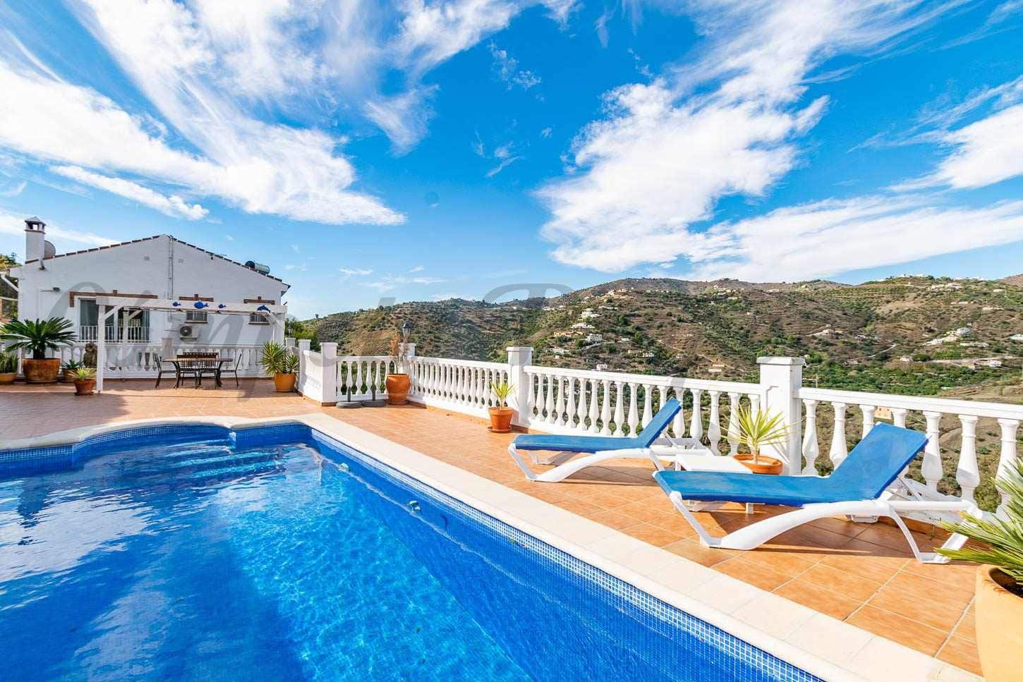 5 soveværelse Finca/Landehus til salg i Torrox med swimmingpool garage - € 460.000 (Ref: 10075711)