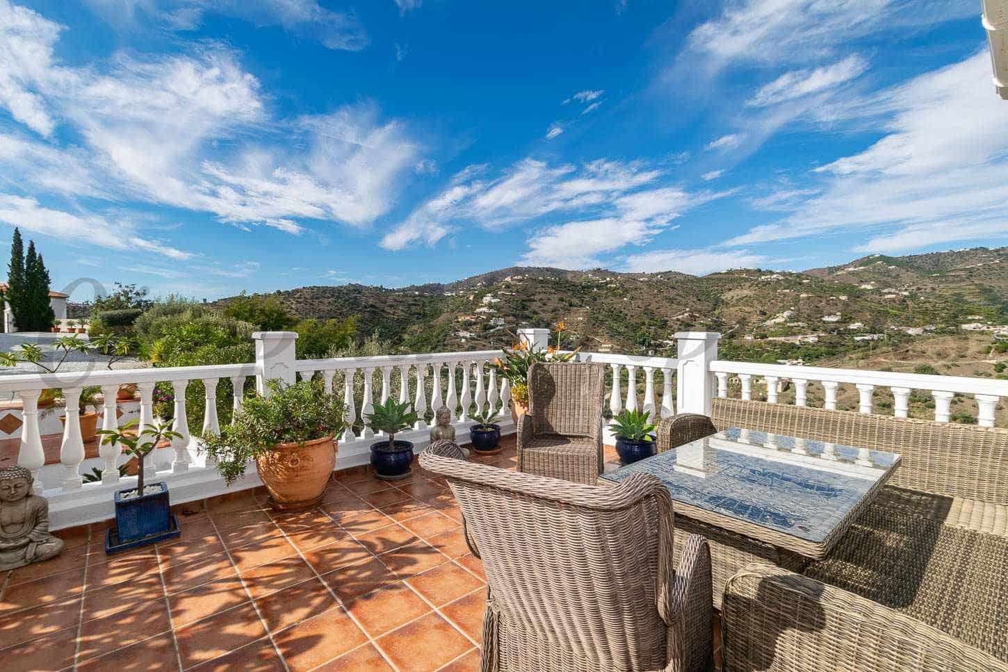 5 soveværelse Finca/Landehus til salg i Torrox med swimmingpool garage - € 460.000 (Ref: 10075711)