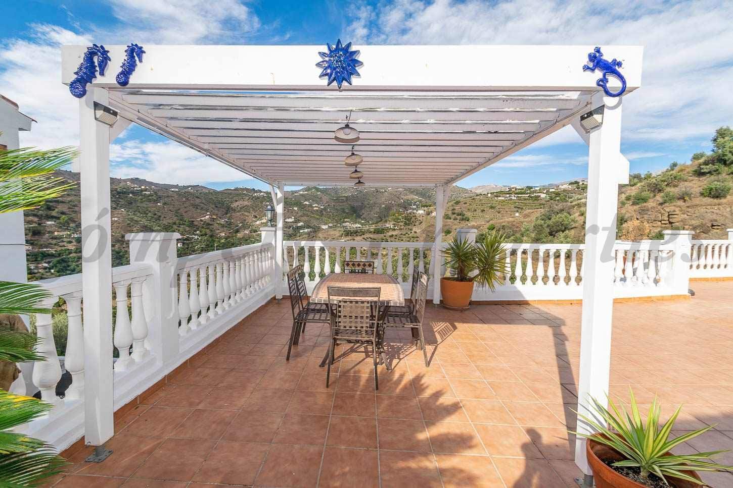 5 soveværelse Finca/Landehus til salg i Torrox med swimmingpool garage - € 460.000 (Ref: 10075711)