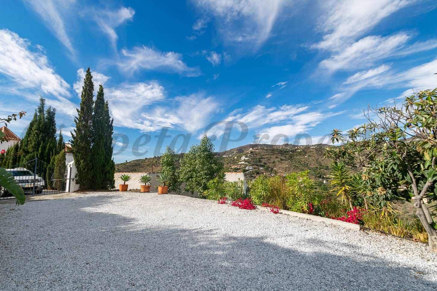 5 soveværelse Finca/Landehus til salg i Torrox med swimmingpool garage - € 460.000 (Ref: 10075711)