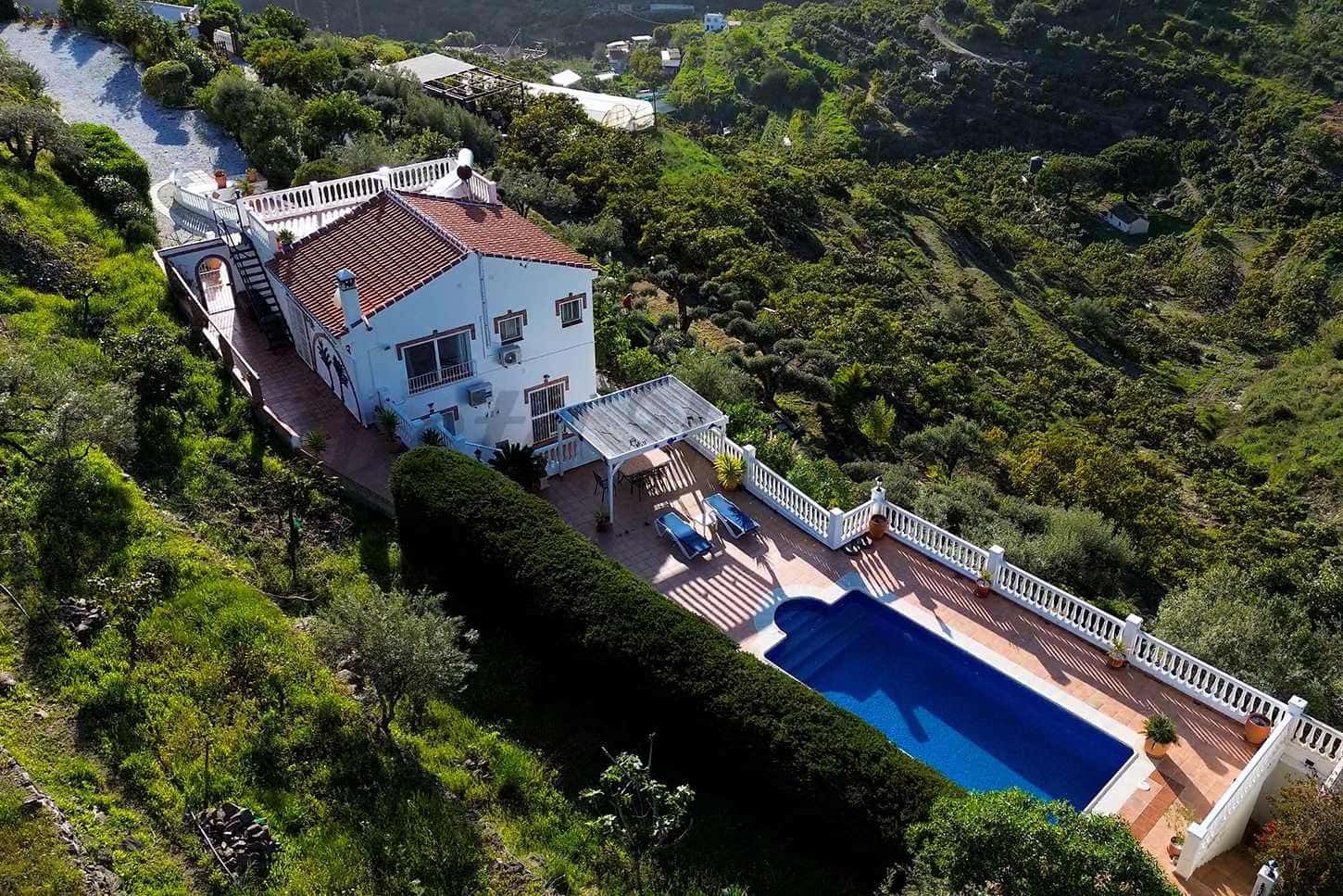 5 soveværelse Finca/Landehus til salg i Torrox med swimmingpool garage - € 460.000 (Ref: 10075711)