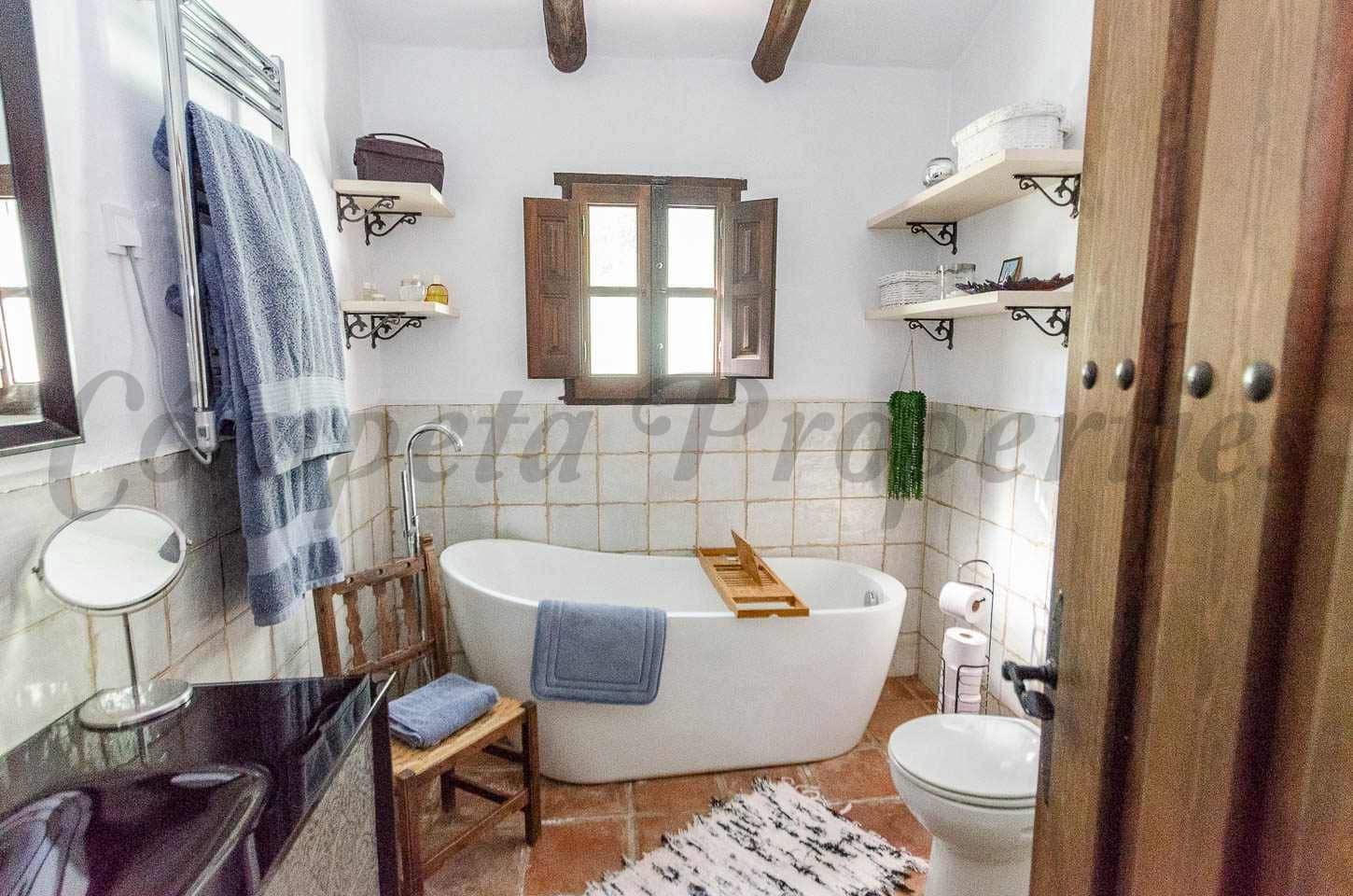3 chambre Finca/Maison de Campagne à vendre à Archez avec piscine garage - 375 000 € (Ref: 10075713)