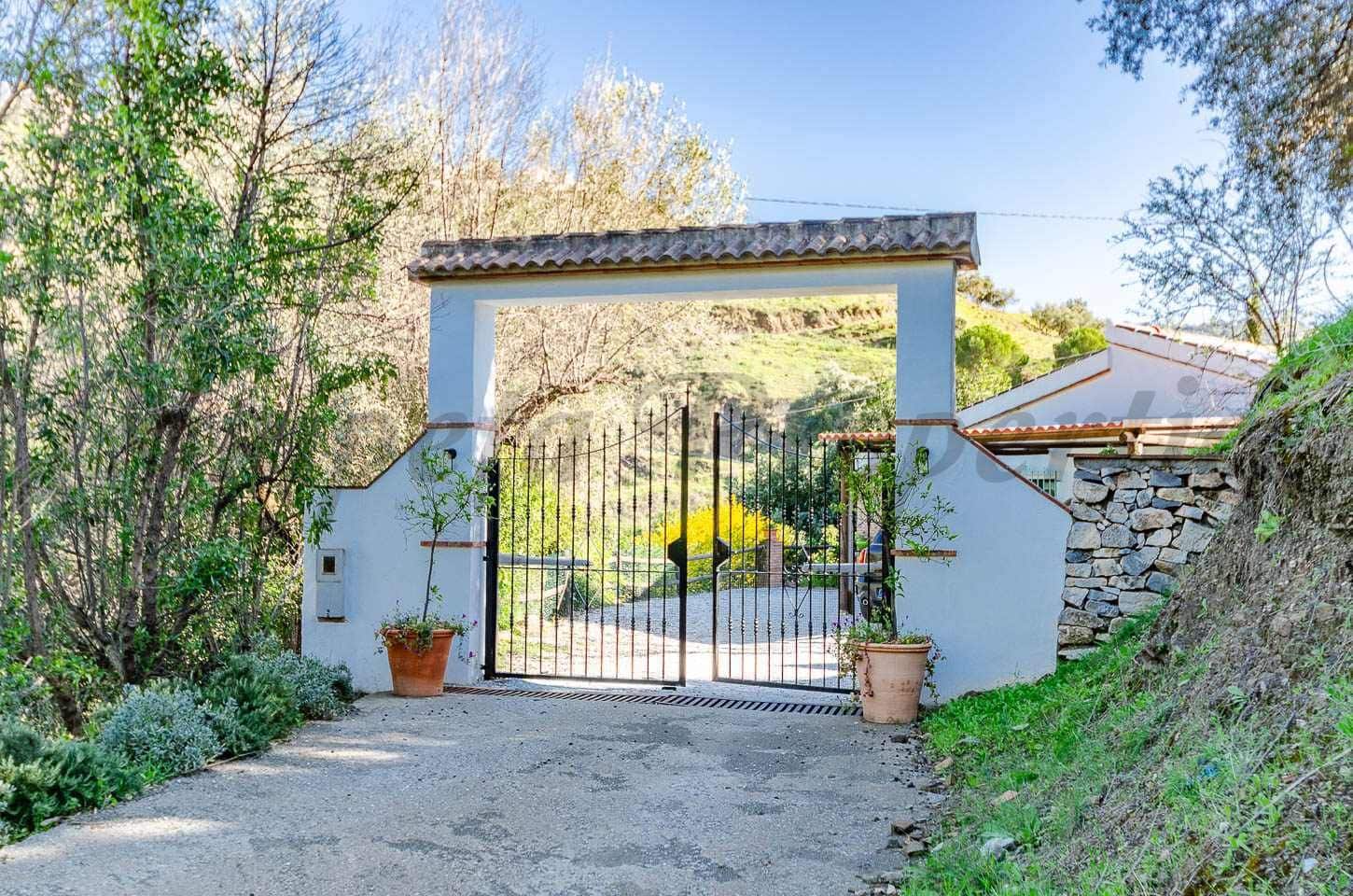 3 chambre Finca/Maison de Campagne à vendre à Archez avec piscine garage - 375 000 € (Ref: 10075713)