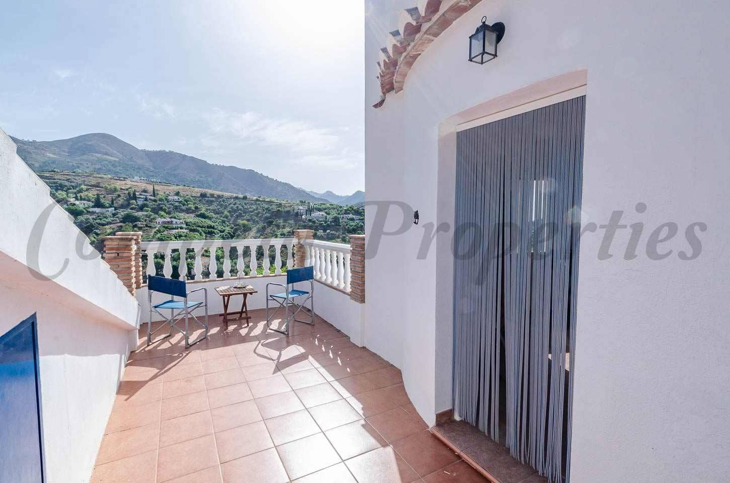 Finca/Casa Rural de 4 habitaciones en Cómpeta en venta con piscina - 399.000 € (Ref: 10075716)