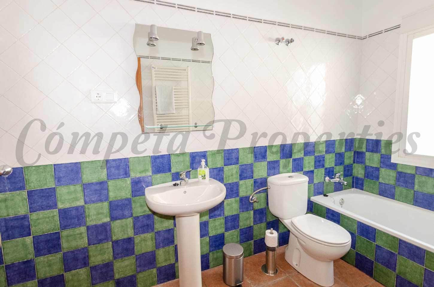 Finca/Casa Rural de 4 habitaciones en Cómpeta en venta con piscina - 399.000 € (Ref: 10075716)