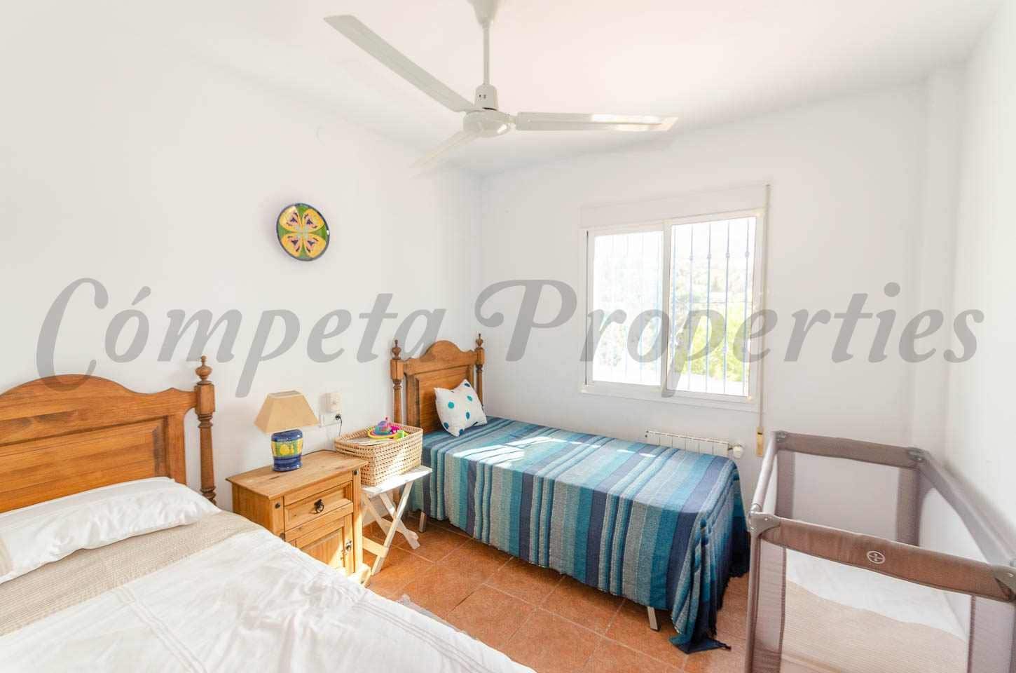 Finca/Casa Rural de 4 habitaciones en Cómpeta en venta con piscina - 399.000 € (Ref: 10075716)