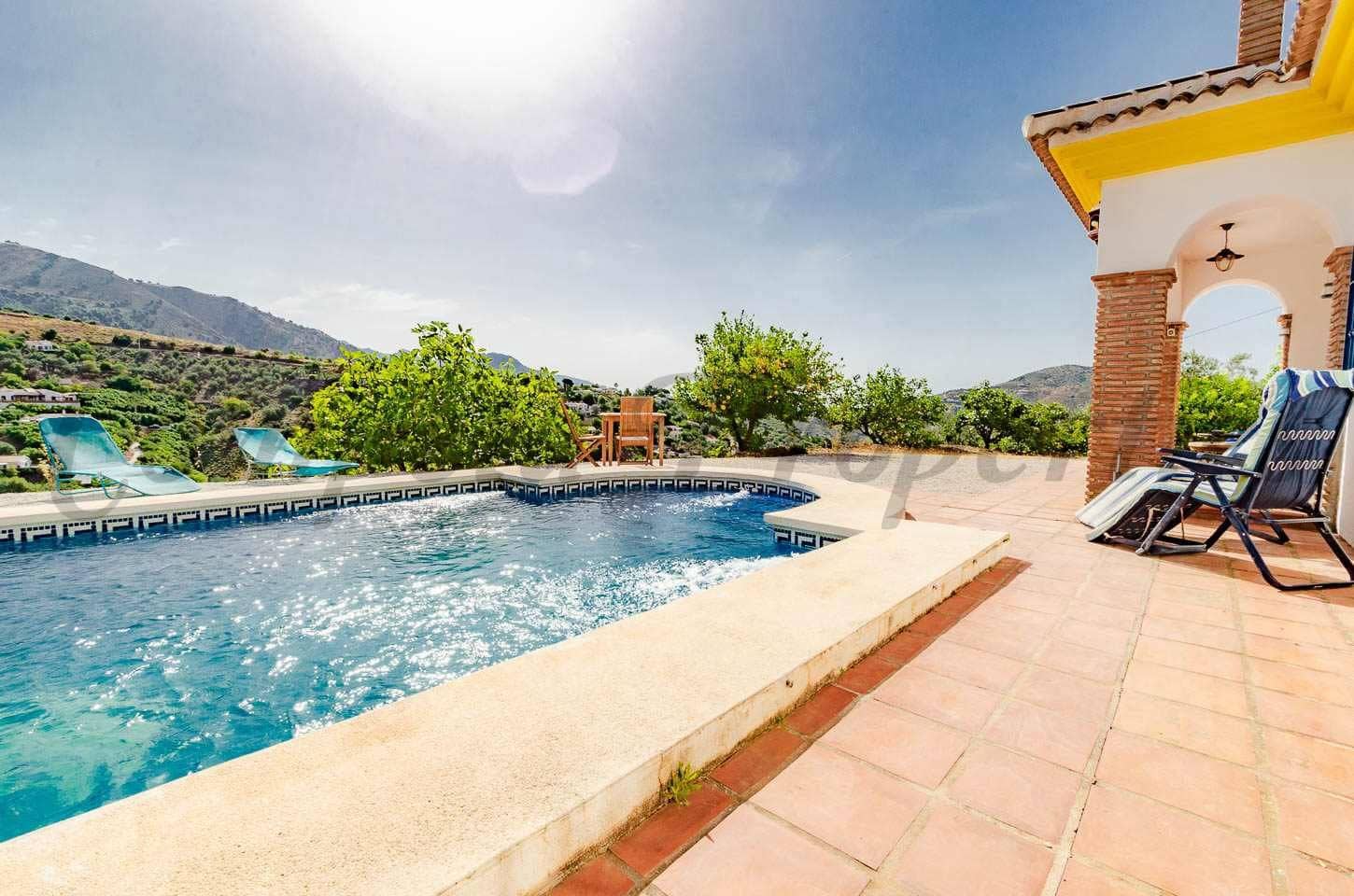 Finca/Casa Rural de 4 habitaciones en Cómpeta en venta con piscina - 399.000 € (Ref: 10075716)