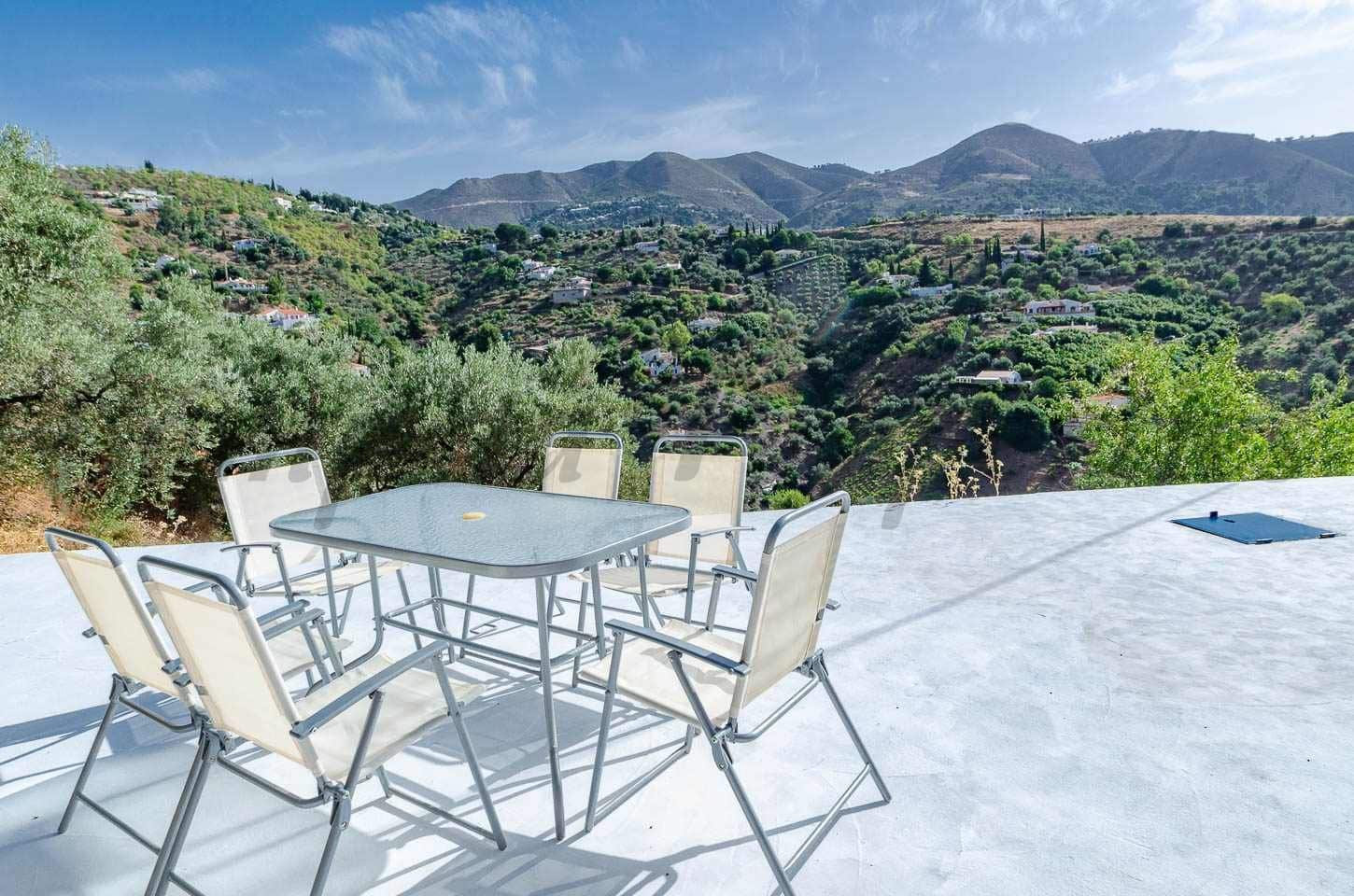 Finca/Casa Rural de 4 habitaciones en Cómpeta en venta con piscina - 399.000 € (Ref: 10075716)