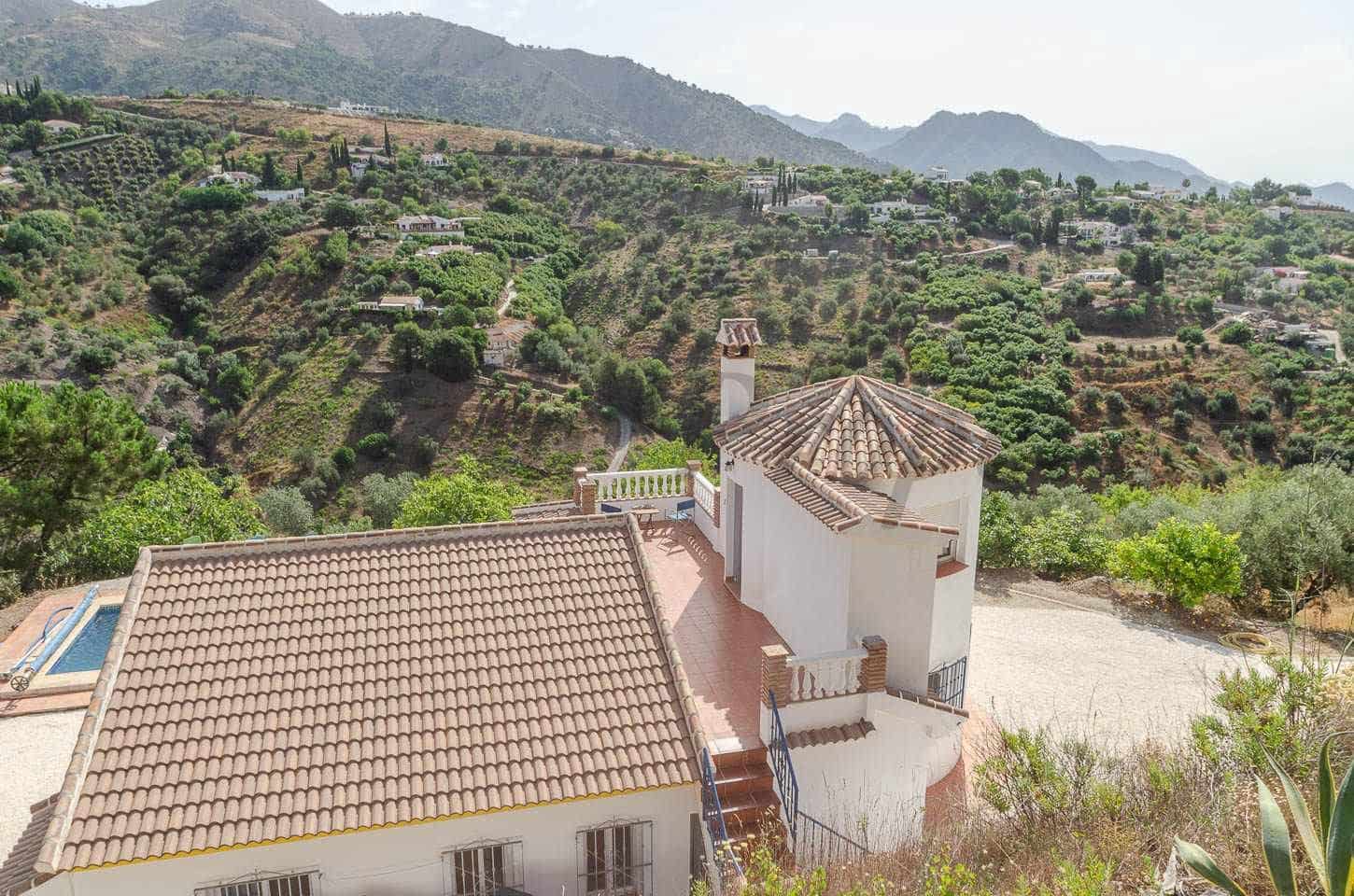 Finca/Casa Rural de 4 habitaciones en Cómpeta en venta con piscina - 399.000 € (Ref: 10075716)