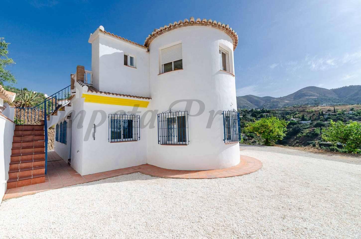 Finca/Casa Rural de 4 habitaciones en Cómpeta en venta con piscina - 399.000 € (Ref: 10075716)