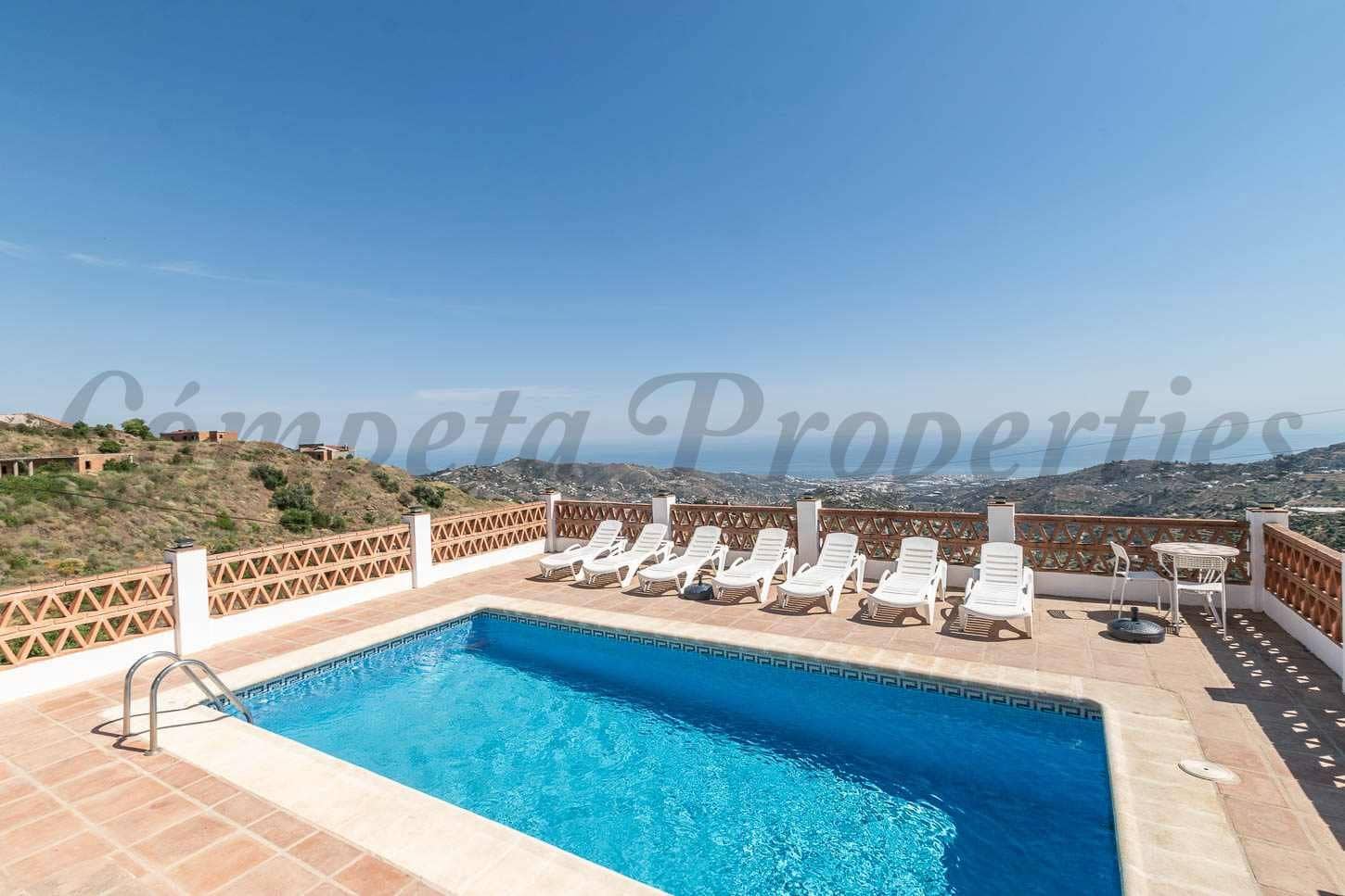 3 soveværelse Finca/Landehus til salg i Torrox med swimmingpool - € 320.000 (Ref: 10075717)