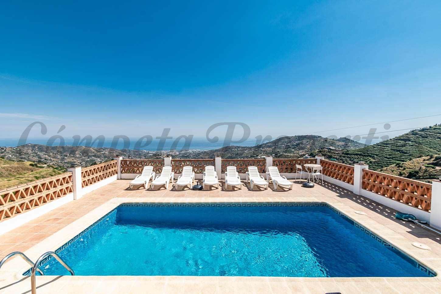3 soveværelse Finca/Landehus til salg i Torrox med swimmingpool - € 320.000 (Ref: 10075717)