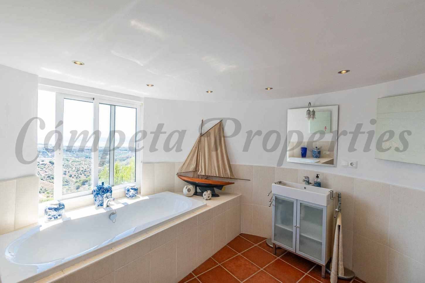 5 slaapkamer Finca/Landhuis te koop in Torrox met zwembad garage - € 595.000 (Ref: 10075721)