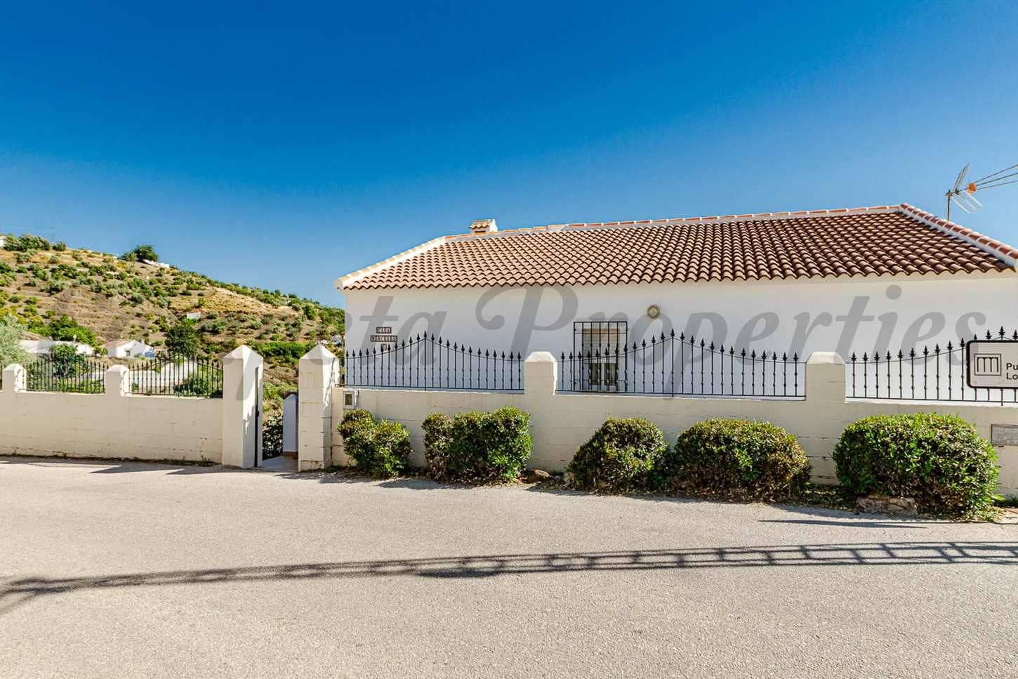 2 soveværelse Finca/Landehus til salg i Canillas de Albaida med garage - € 289.700 (Ref: 10075722)