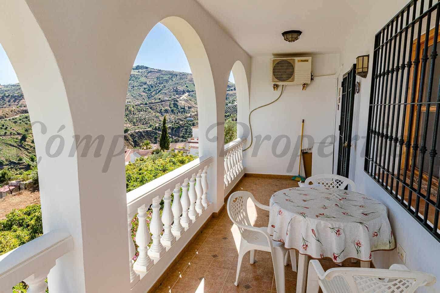 2 soveværelse Finca/Landehus til salg i Canillas de Albaida med garage - € 289.700 (Ref: 10075722)
