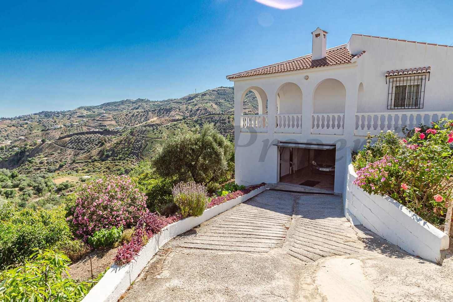 2 soveværelse Finca/Landehus til salg i Canillas de Albaida med garage - € 289.700 (Ref: 10075722)