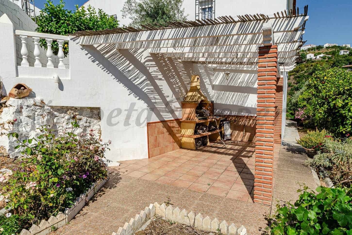2 soveværelse Finca/Landehus til salg i Canillas de Albaida med garage - € 289.700 (Ref: 10075722)