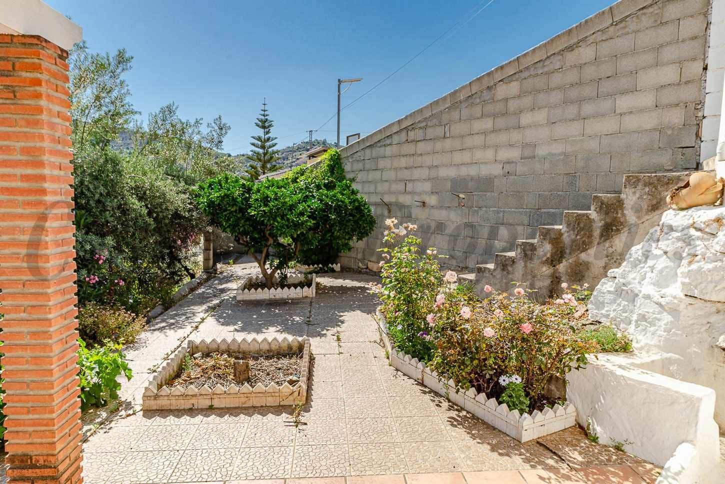 2 soveværelse Finca/Landehus til salg i Canillas de Albaida med garage - € 289.700 (Ref: 10075722)