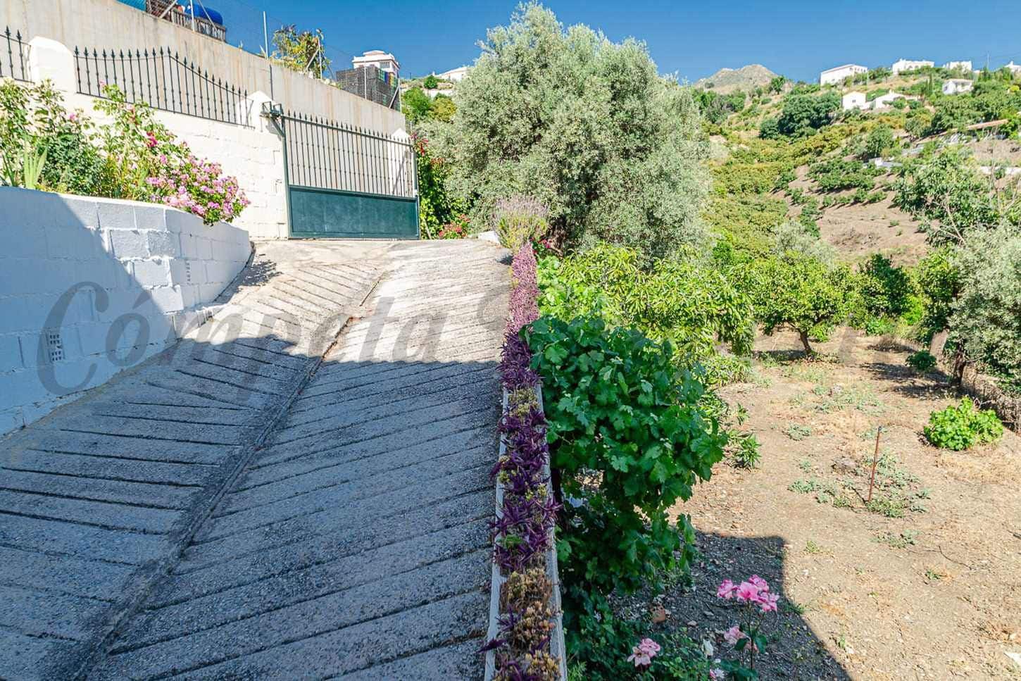 2 soveværelse Finca/Landehus til salg i Canillas de Albaida med garage - € 289.700 (Ref: 10075722)