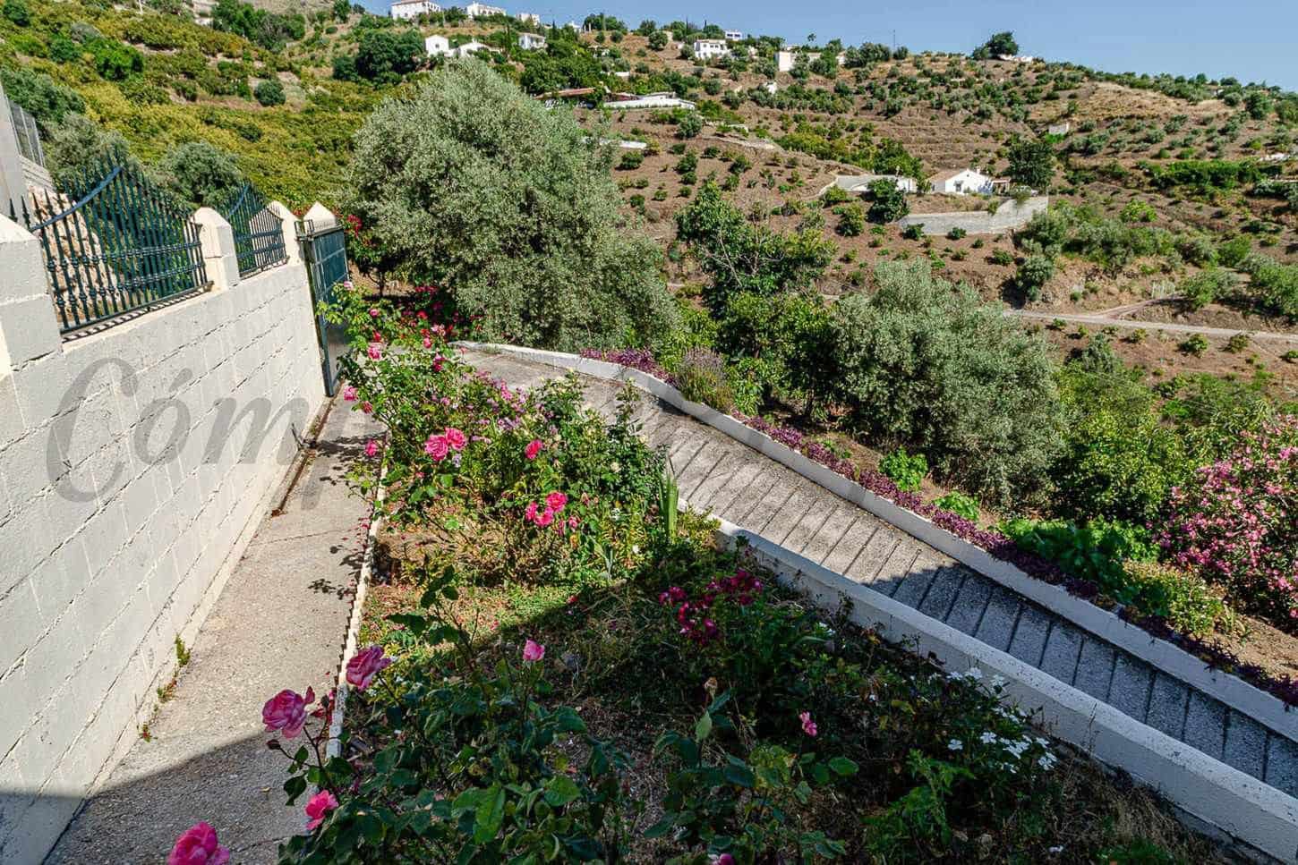 2 soveværelse Finca/Landehus til salg i Canillas de Albaida med garage - € 289.700 (Ref: 10075722)