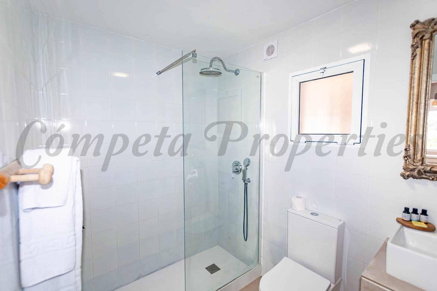 4 sypialnia Finka/Dom wiejski na sprzedaż w Nerja z basenem garażem - 995 000 € (Ref: 10075732)