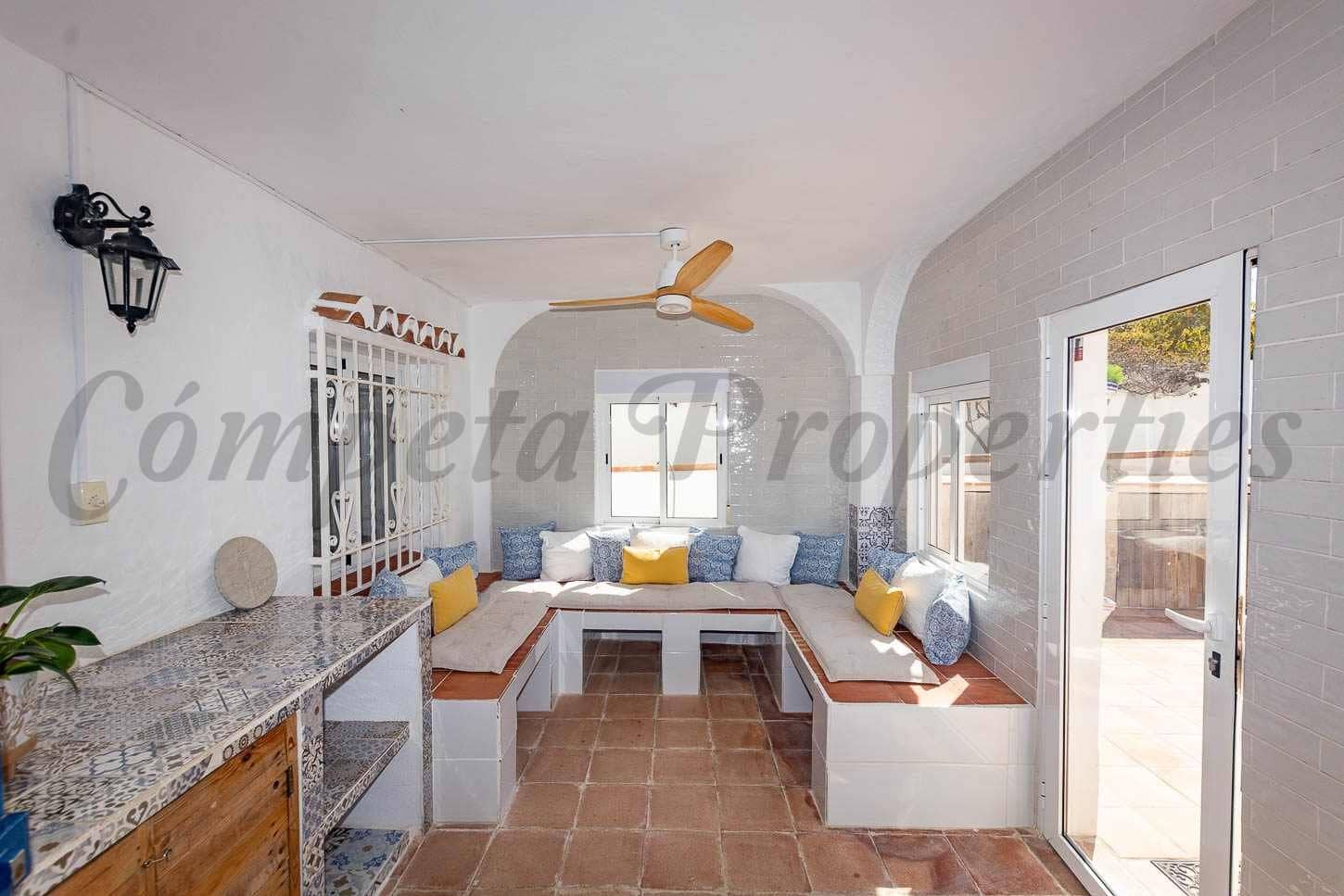 4 sypialnia Finka/Dom wiejski na sprzedaż w Nerja z basenem garażem - 995 000 € (Ref: 10075732)