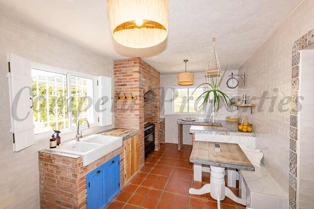 4 sypialnia Finka/Dom wiejski na sprzedaż w Nerja z basenem garażem - 995 000 € (Ref: 10075732)