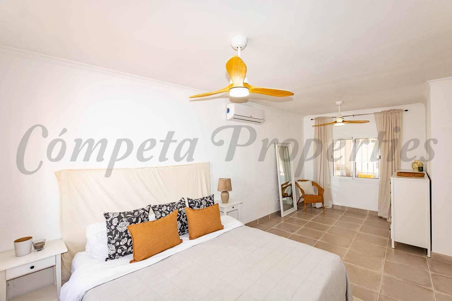 4 sypialnia Finka/Dom wiejski na sprzedaż w Nerja z basenem garażem - 995 000 € (Ref: 10075732)
