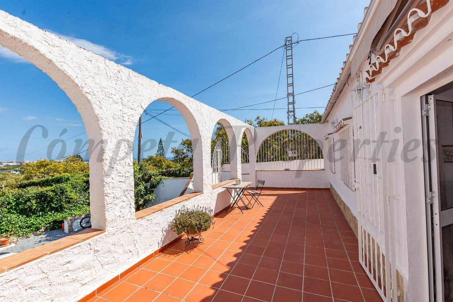 4 sypialnia Finka/Dom wiejski na sprzedaż w Nerja z basenem garażem - 995 000 € (Ref: 10075732)