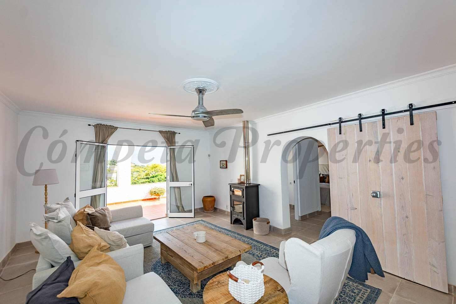 4 sypialnia Finka/Dom wiejski na sprzedaż w Nerja z basenem garażem - 995 000 € (Ref: 10075732)